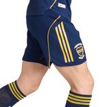 JJ4280_6_APPAREL_On-Model_Detail-View-1_white