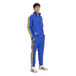 JY3447_4_APPAREL_On-Model_Walking-View_transparent
